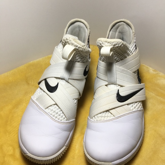 Lebron James Nike shoes - Picture 5 of 6